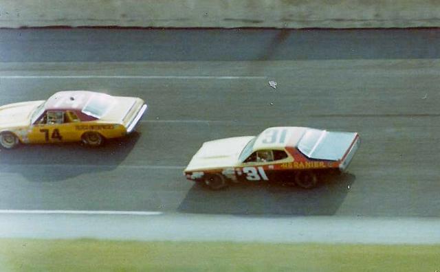 Randy Tissot leading Jim Vandiver during the 1975 Firecracker 400